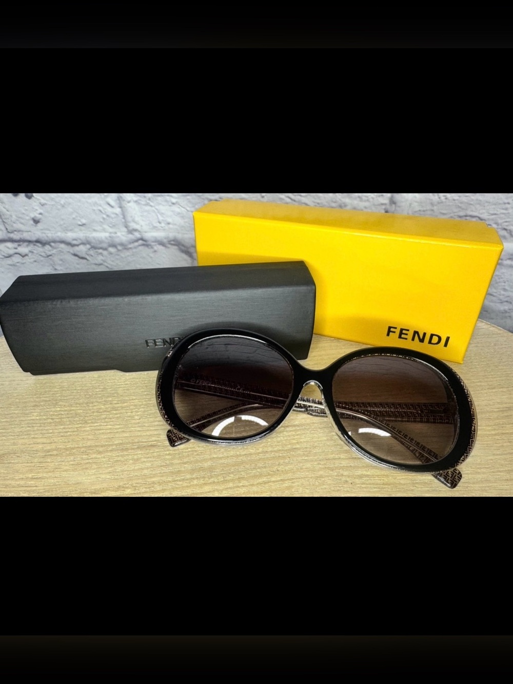 Fendi Black Round Oversized Women's Sunglasses with Gradient Lenses